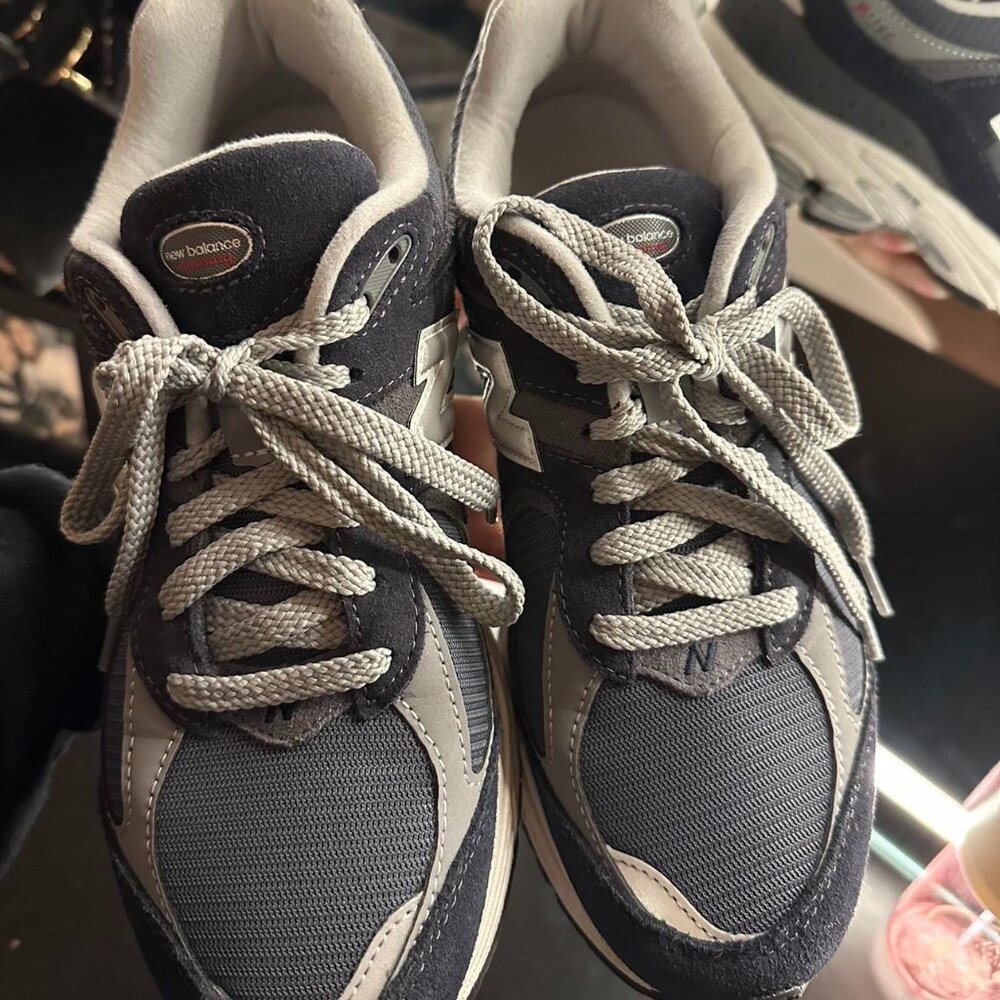 New Balance Women's Navy and Blue Trainers